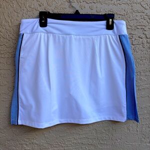 IZOD Ladies Size Medium White, Blue & Black sporty skirt.